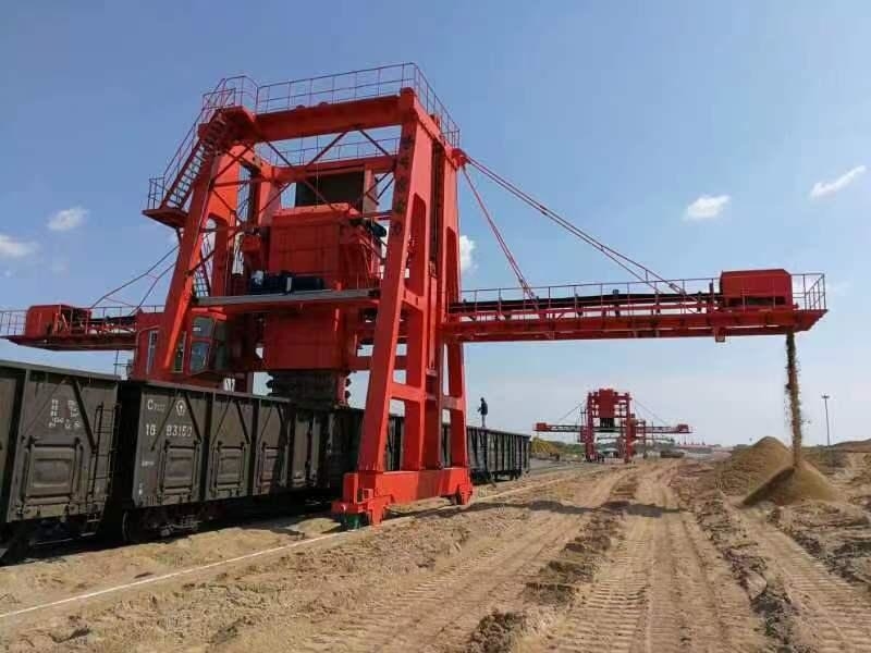 ماكينة تفريغ السفن ذاتية الدفع 1500 Tph لمناولة البضائع السائبة في الميناء